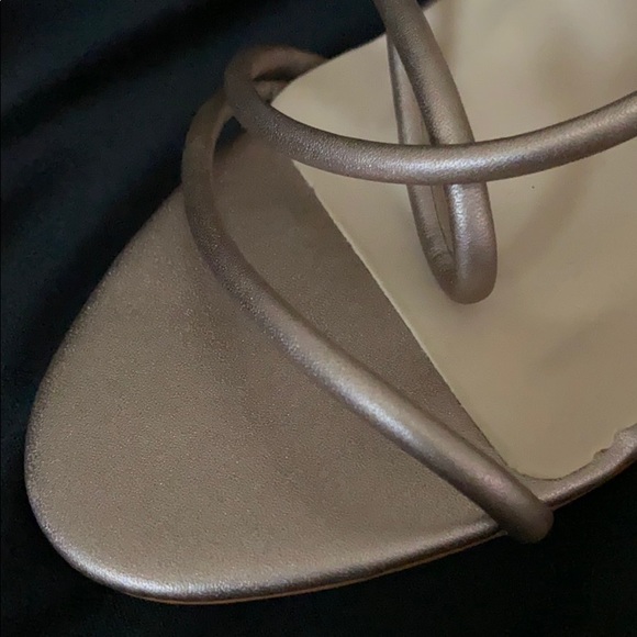 Heels - Picture 4 of 4